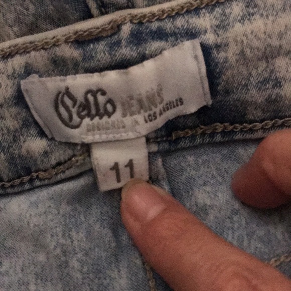 Cello jeans designed in Los Angeles size 11 distressed skinny 💕 - Picture 4 of 6